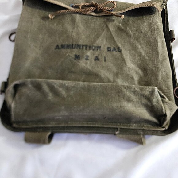 Vintage Army surplus green canvas backpack - Picture 9 of 13